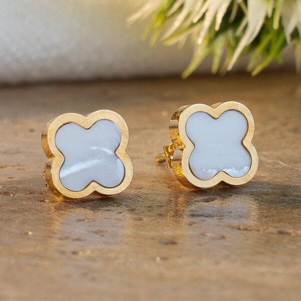 Set x3 Pares de Aretes Trilogía en Oro Laminado 18k – Estilo, Brillo y Versatilidad