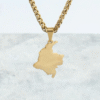 Dije Colombia en Oro Laminado 18k – Orgullo que Brilla.
