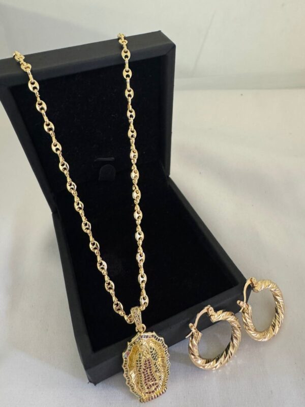Conjunto Dama Gucci + Virgen de Guadalupe + Candongas Oro Laminado 18K | Elegancia y Fe