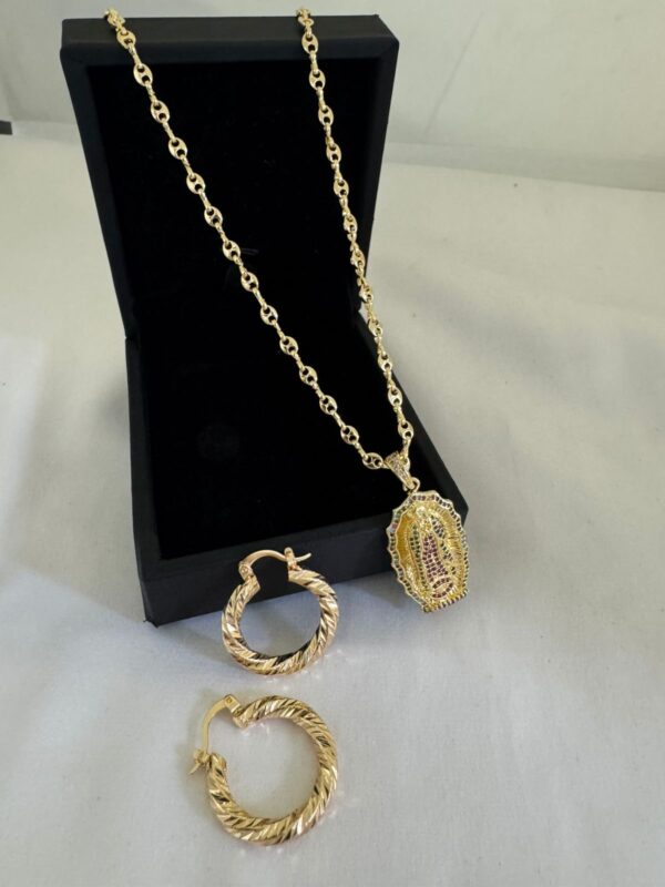 Conjunto Dama Gucci + Virgen de Guadalupe + Candongas Oro Laminado 18K | Elegancia y Fe