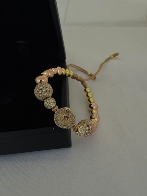 Pulsera San Benito Oro Rosa con Balines y Bola de Fuego Oro Laminado 18K | Fe y Elegancia
