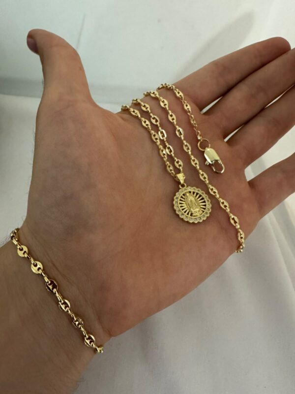 Conjunto Gucci Virgen de Guadalupe Oro Laminado 18K | Fe y Distinción