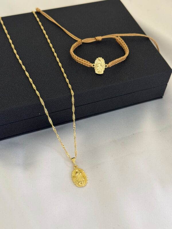 Cadena Singapur 45 cm + Dije Virgen de Guadalupe + Pulsera Oro Laminado 18K