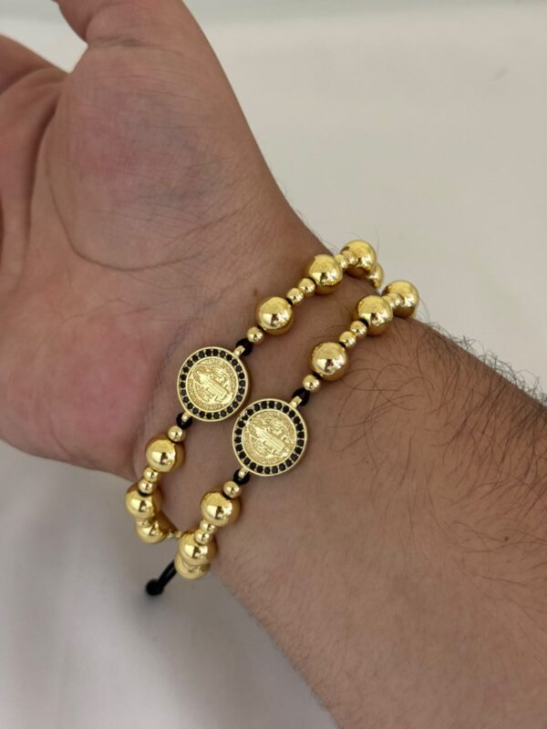Set de 2 Pulseras San Benito Circones Negros Oro Laminado 18K | Fe y Elegancia