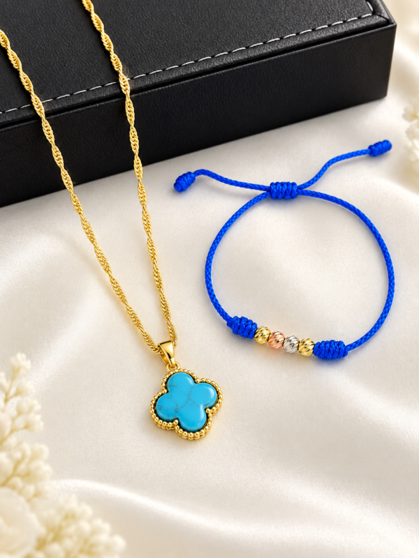 Cadena Singapur Dama 45 cm + Dije Trébol Azul + Pulsera Hilo Azul con Balines Tres Oros Oro Laminado 18K